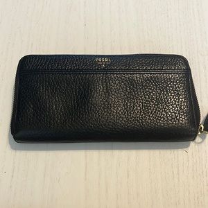 Fossil black leather zip wallet